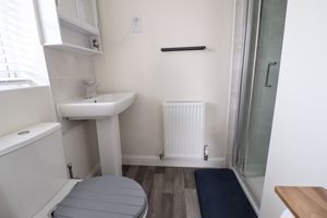 En-suite- click for photo gallery